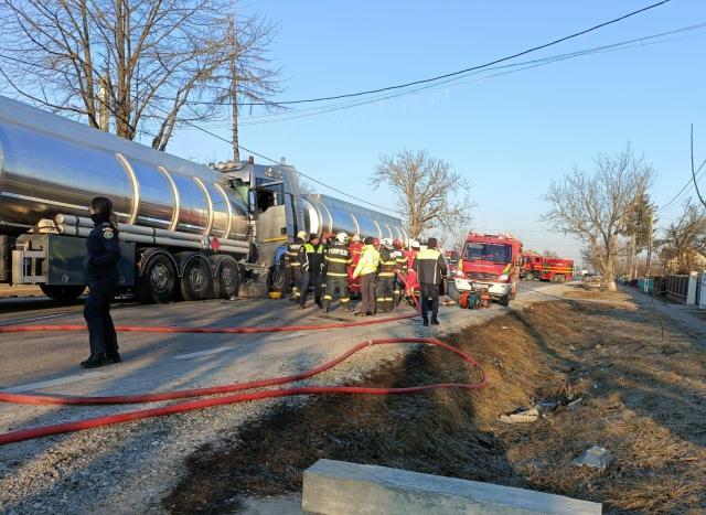 Șofer rănit în urma unei coliziuni între două autocisterne în localitatea Vadu Moldovei