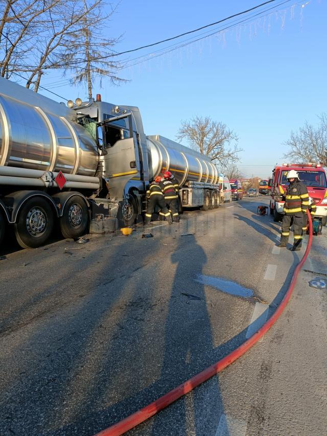 Șofer rănit în urma unei coliziuni între două autocisterne în localitatea Vadu Moldovei