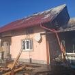 Incendiul pornit de la un grătar făcut lângă casă