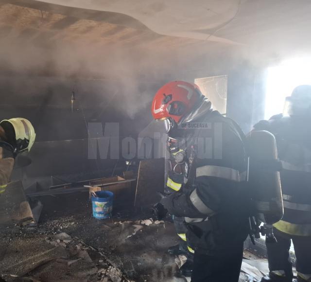 Incendiul pornit de la un grătar făcut lângă casă