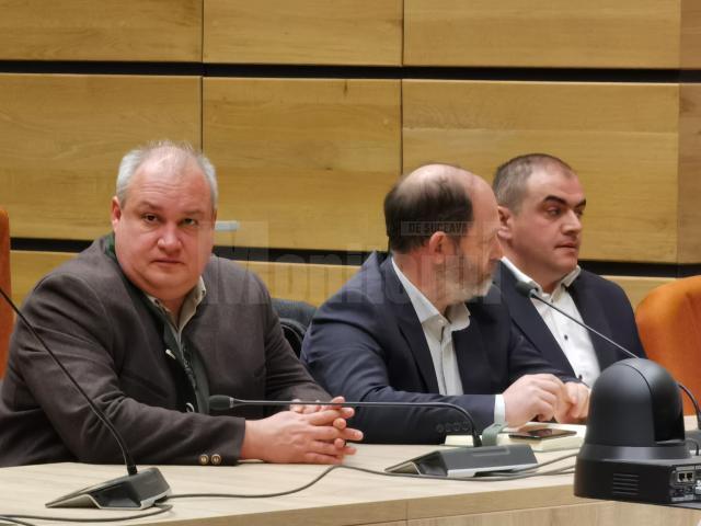 Reprezentanții Asociației Prolemn, care au inițiat dezbaterea de la Suceava, vizând probleme legate de aplicarea noului Cod Silvic