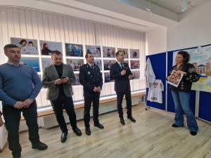 La Suceava a fost deschisă o expoziție cu fotografi care prezintă poveștile refugiaților din Ucraina