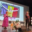 Paula-Alina Silișteanu, mama Dariei - campioana din Fălticeni, şi premiantele serii împreună cu Angela Zarojanu