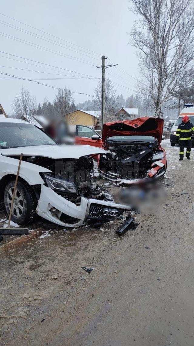 O minoră de 5 ani, transportată la spital după coliziunea a două mașini