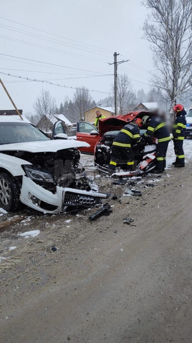 O minoră de 5 ani, transportată la spital după coliziunea a două mașini