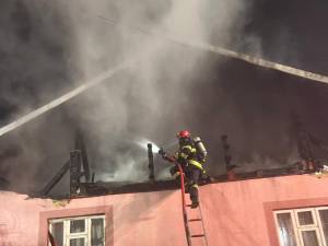 Incendiu puternic, de la coșul de fum