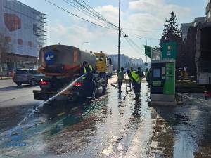 Acțiune de igienizare a stațiilor de autobuz din municipiul Suceava