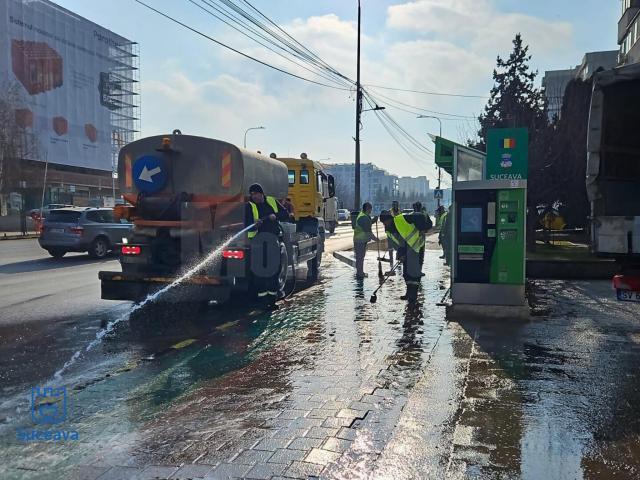 Acțiune de igienizare a stațiilor de autobuz din municipiul Suceava