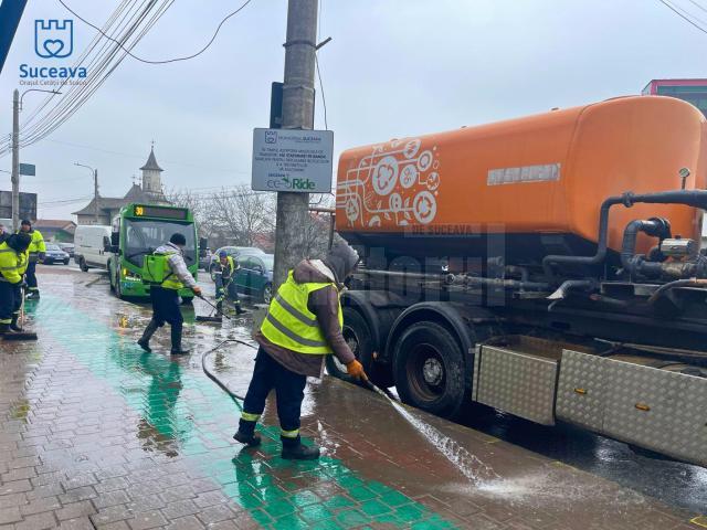 Acțiune de igienizare a stațiilor de autobuz din municipiul Suceava