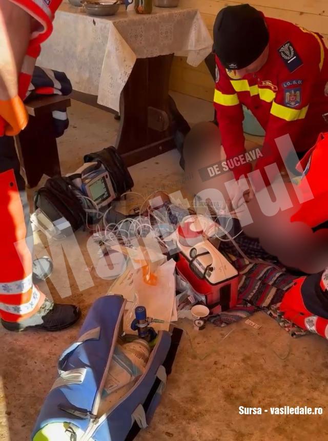 „Țeparul cu 1000 de fețe” s-a dat doctor și a intrat peste un echipaj al Ambulanței Suceava la resuscitarea unui pacient. Foto vasiledale.ro