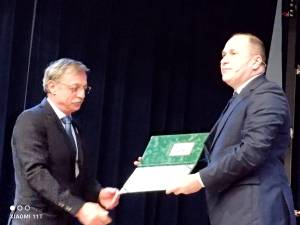 Certificatul prin care ARACIS conferă calificativul Grad de incredere ridicat universității din Suceava