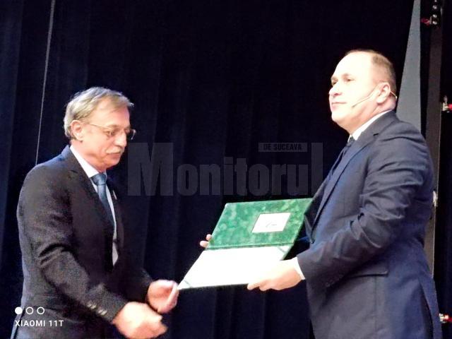 Certificatul prin care ARACIS conferă calificativul Grad de încredere ridicat universității din Suceava