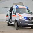 O fetiță de numai un an și nouă luni a căzut de la etajul trei al unui bloc