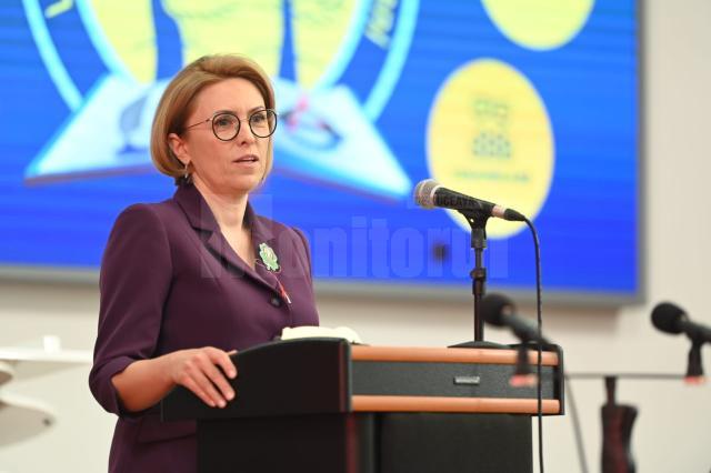 Adriana Duceac - directoarea liceului din Dumbrăveni