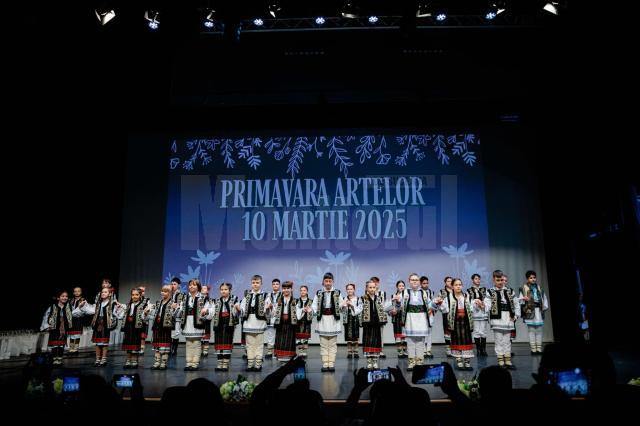 „Primăvara Artelor”, spectacol muzical-coregrafic, la Teatrul „Matei Vișniec” Suceava