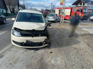 Accident cu trei mașini implicate și trei răniți, la Milișăuți