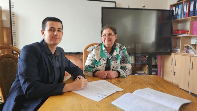 Andrei Tofan și prof. de matematică Aura Mihaela Doboș