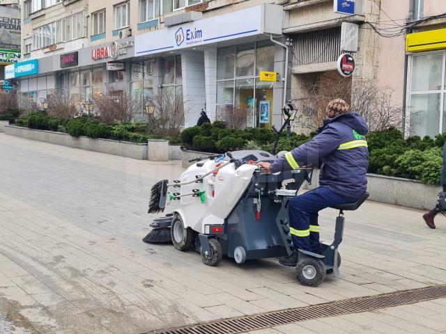 Curățenia străzilor și trotuarelor din municipiul Suceava se face în baza unui nou contract, încheiat pentru o perioadă de opt ani