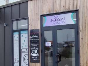 „Royal Laundry” a deschis la Dumbrăveni o curățătorie și spălătorie de haine