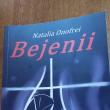 Suceveanca Natalia Onofrei îmbogățește scena romanului realist românesc cu „Bejenii”, povestea plecărilor „cu satul” la muncă în străinătate