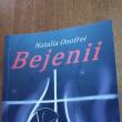 Suceveanca Natalia Onofrei îmbogățește scena romanului realist românesc cu „Bejenii”, povestea plecărilor „cu satul” la muncă în străinătate