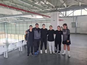 Prof. de Educație fizică și sport Tofan Ioan Iulian și echipa de fotbal fete U12