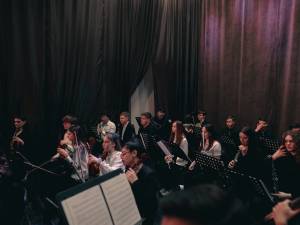 Emoție și rafinament la concertul simfonic al elevilor și profesorilor Colegiului de Artă, pe scena din Siret