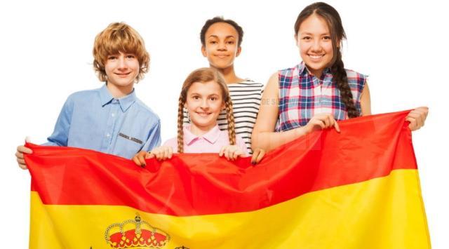 Cinci elevi suceveni merg la Olimpiada de Limbă Spaniolă