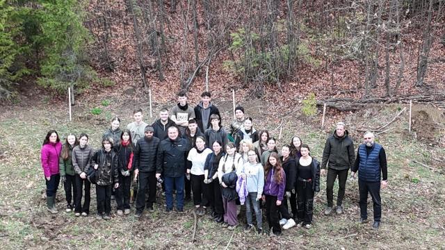 Plantare de arbori la Ocolul Silvic Bisericesc Ilișești, cu voluntarii din ATOS