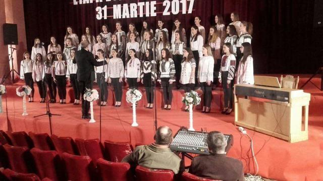 Cor dirijat de prof. Marian Palade