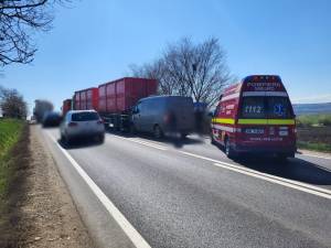 Două camioane și un microbuz s-au ciocnit pe E 85, zona Grănicești