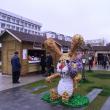Fără ouă colorate, „mușcate spânzurate” și iepuri din sârmă cu beteală, de Paște, în Suceava. Foto Asociația Produs în Bucovina