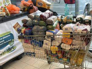 Peste 6 tone de alimente au fost donate de suceveni, în doar trei zile, pentru oameni nevoiași