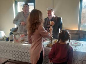 Aprinderea lumanarilor la inceperea Sederului