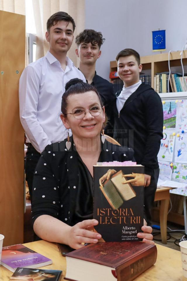 Inițiatoarea proiectului, doamna profesor Belciug Ana Maria Briana, director-adjunct al liceului