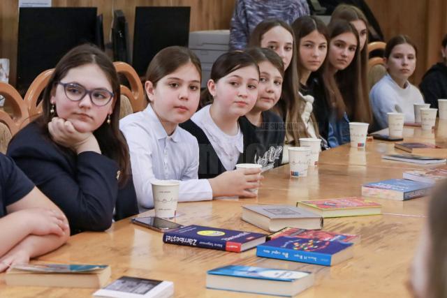 „Un ceai, o carte, o prăjitură” – O întâlnire literară la Liceul Tehnologic „Iorgu Vârnav Liteanu” din Liteni