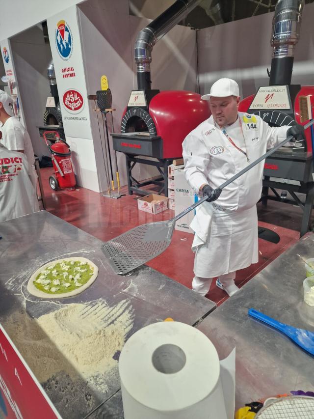Sergiu Iftodi a concurat la categoria ”Pizza clasică”, pe care a realizat-o cu un aluat direct, fără prefermenți, fără aditivi sau amelioratori