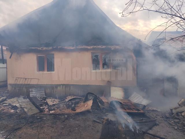 Un puternic incendiu a izbucnit în dimineața zilei de miercuri la o gospodărie din comuna Preutești