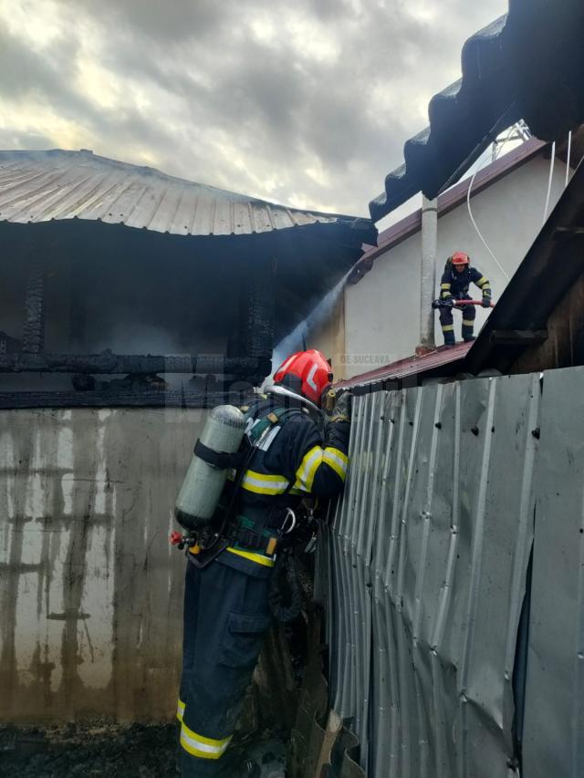 Un puternic incendiu a izbucnit în dimineața zilei de miercuri la o gospodărie din comuna Preutești