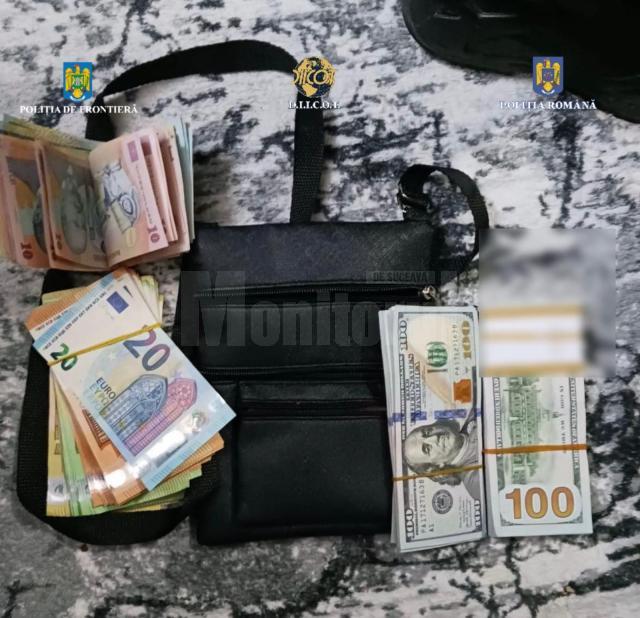 În cadrul perchezițiilor au fost ridicate și sume de bani