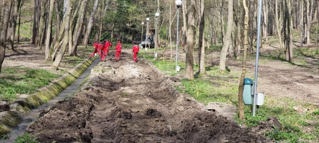 În ciuda mobilizării de forțe, aleea de acces spre Cetate prin Parcul Șipote nu poate fi finalizată până la Paște