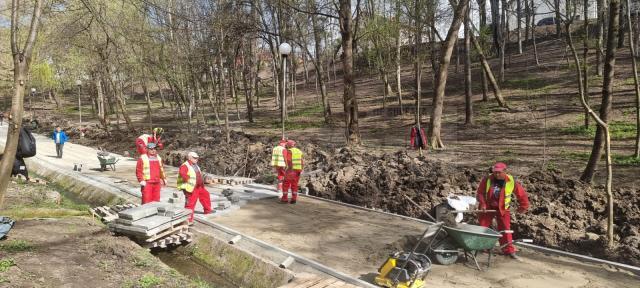 În ciuda mobilizării de forțe, aleea de acces spre Cetate prin Parcul Șipote nu poate fi finalizată până la Paște
