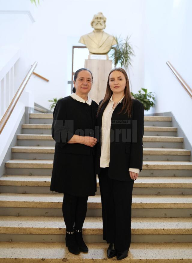 Alexia Pîslari alături de prof. Angela Sehlanec