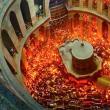 Sfânta Lumină s-a pogorât la Mormântul Învierii din Ierusalim și va ajunge la Suceava în ...