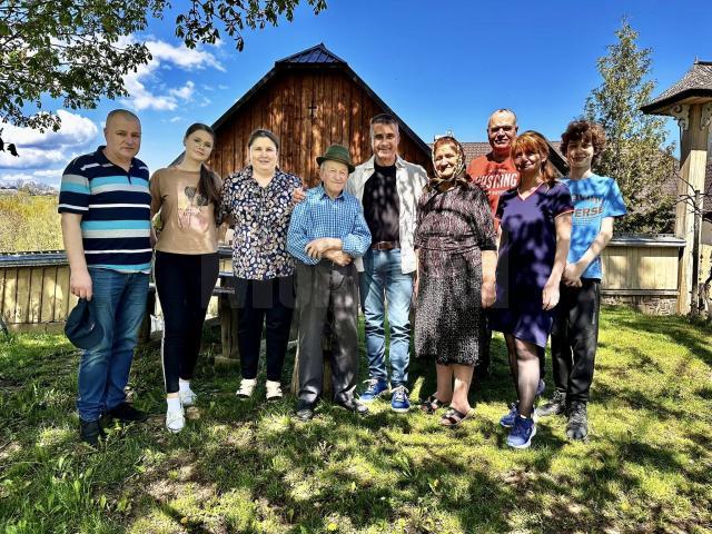 Fostul ambasador al Israelului în România, David Saranga, a revenit în Bucovina, printre oameni dragi, alături de care a petrecut sărbătorile de Paște