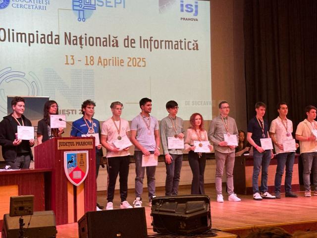 Elevi suceveni, la Naționala de Informatică