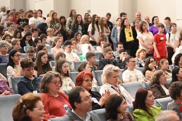 Aproape 300 de elevi și profesori, la Suceava