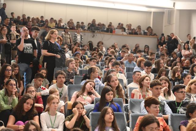 Aproape 300 de elevi și profesori, la Suceava