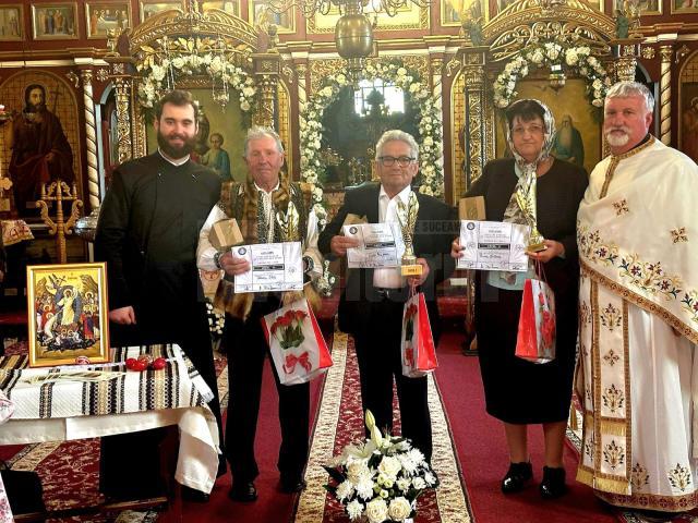 Concurs Pascal de ciocnit ouă roșii la Biserica „Adormirea Maicii Domnului” din Ciocănești