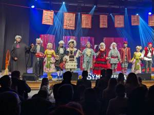 Spectacolul „Bărbierul din Sevilla”, cu „Ambasadorii” din București